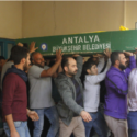 Antalya'da düğün yapan Suriyeli grupla mahalle sakinleri arasında laf atma meselesinden çıkan kavga.