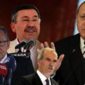 Abdülkadir Selvi, istifası istenen 3 belediye başkanın aralarında anlaştığını, istifa etmeyeceklerini duyurdu.