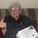 102 yaşındaki emekli öğretmen Mülkime Fıratoğlu, meslektaşlarına çağrı yaptı.