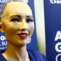 Dünyada  ilk defa vatandaş olan robot Sophia.