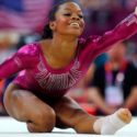 Kariyerinde 3 olimpiyat altın madalyası bulunan ABD'li jimnastikçi Gabby Douglas.