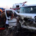 Erzincan'da 2 otomobilin çarpışması sonucu meydana gelen kazada 2 kişi hayatını kaybetti, 4 kişi yaralandı.