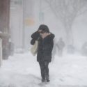 Kar fırtınası ve soğuk hava ABD'nin kuzeydoğusunda etkili olmaya devam ederken New York'ta acil durum ilan edildi.