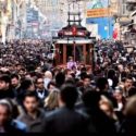 Türkiye nüfusu 2017'de bir önceki yıla göre 995 bin 654 kişi artarak 80 milyon 810 bin 525 kişi oldu.