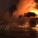 Ümraniye’de bulunan İMES sanayi sitesinde park halindeki 4 iş makinesi alev alev yandı.