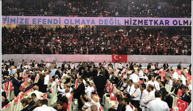 AK Parti 6. Olağan Büyük Kongresi için partililer, Ankara Spor Salonu'na toplandı.