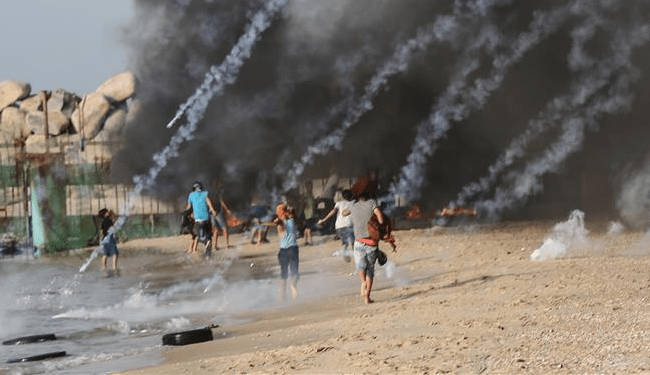 İsrail kuvvetleri, Gazze ablukasını kırma eylemine müdahale ederek, 20 Filistinliyi yaraladı.