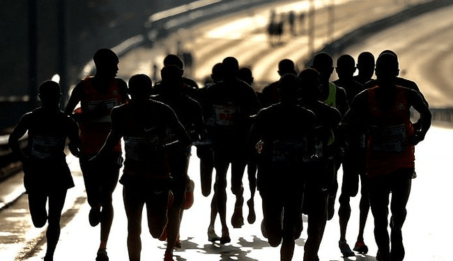 Vodafone 40. İstanbul Maratonu'nu erkeklerde Kenyalı atlet Felix Kimutai.
