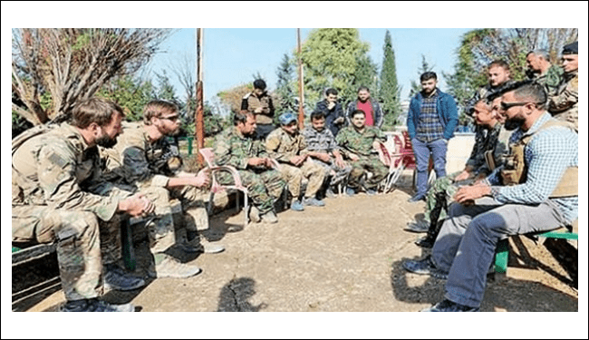 DEAŞ’la Mücadele Koalisyonu’nun ABD’li yetkilileri Türkiye sınırında terör örgütü YPG ile masaya oturdu.