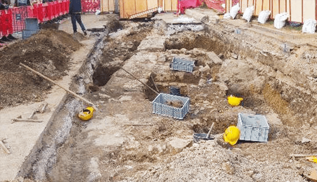 Üsküdar’daki İSKİ kazı çalışmasında asfaltın 1 karış altından tarihi kalıntılar çıktı.
