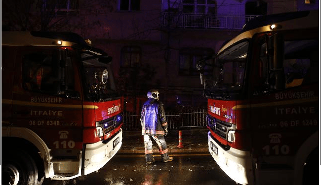 Ankara'da üç katlı binada bulunan dairede çıkan yangın büyük çapta hasara neden oldu.