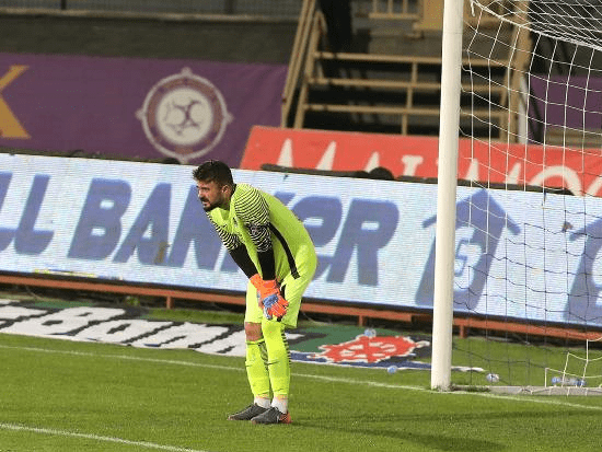 Trabzonspor ile sözleşmesi feshedilen kaleci Onur Recep Kıvrak.