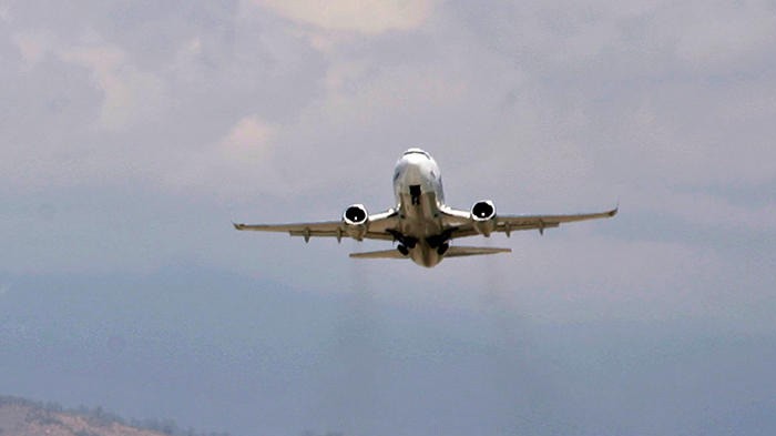 Rusya'da Moskova - Soçi seferini yapan Boeing 737-800 tipi uçağın kanat arızası.