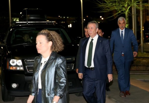 Mazbatasını alarak göreve başlayan Ankara Büyükşehir Belediye Başkanı Mansur Yavaş