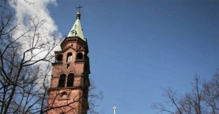 Polonya'nın başkenti Varşova'da bir kilisede meydana gelen saldırıda 1 kişi öldü.