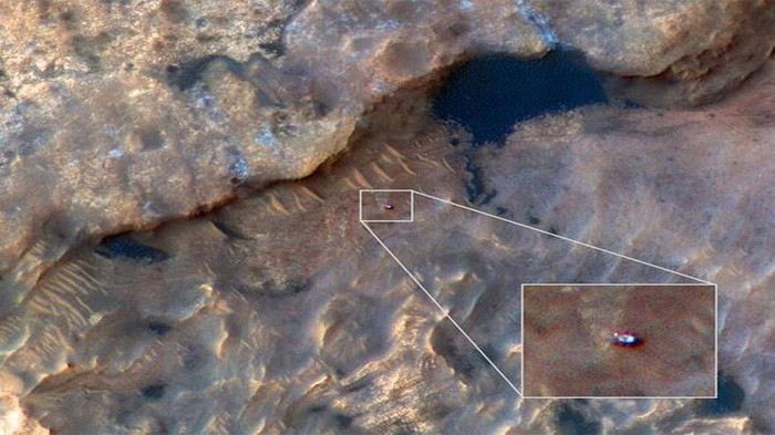 NASA'nın Curiosity isimli uzay aracı uzayın derinliklerinde böyle görüntülendi...