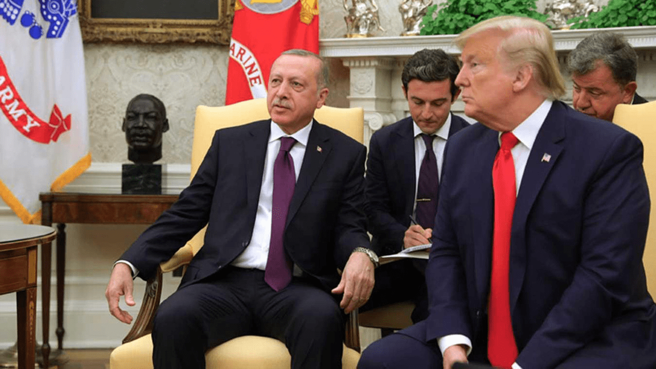 Erdoğan ve Trump'ın Oval Ofis'teki oturuşları eğlenceli bir video klibe dönüştü!