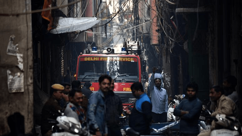 Hindistan'ın başkenti Yeni Delhi'de bir fabrikada çıkan yangında 43 kişi yaşamını yitirdi.