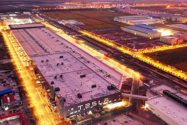 Elon Musk’ın “Uzaylı ana gemisi” diye adlandırdığı ve Çin’in Şangay kentinde kurulu Gigactory