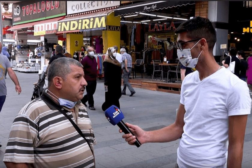 Antalya'da verdiği sokak röportajında ekonomiyi ve hükümetin politikalarını eleştiren İsmail Demirbaş.