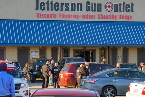 ABD'nin Louisiana eyaletinde silahlı bir saldırganın girdiği bir silah mağazasında açtığı ateş.