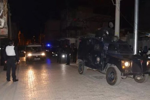 Adana'da havaya tabanca ve pompalı tüfekle ateş açan magandalar