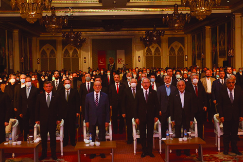 Eski Başbakanlardan Necmettin Erbakan ölümünün 10. yılında Saadet Partisi tarafından düzenlenen törenle anıldı.
