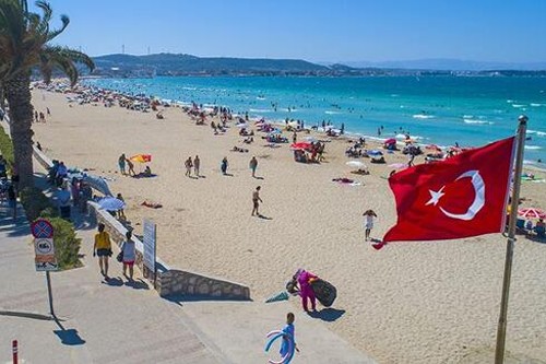 Yunanistan'ın turizm çalışanlarını aşılamaya başladığı yönündeki haberler...