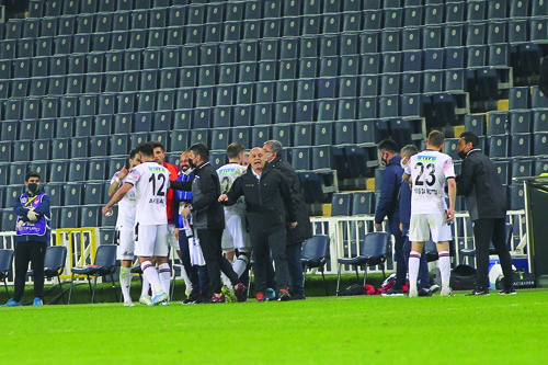 Fenerbahçe Gençlerbirliği maçı sonucu 1-2.