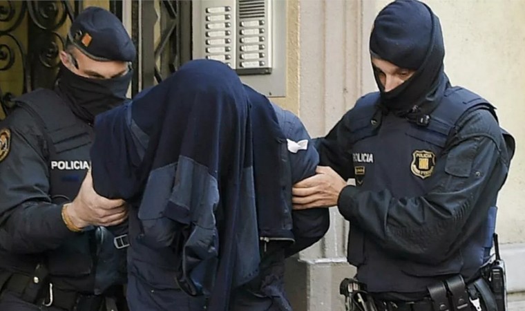 İtalyan mafya gruplarına bağlı oldukları tespit edilen 106 kişi.