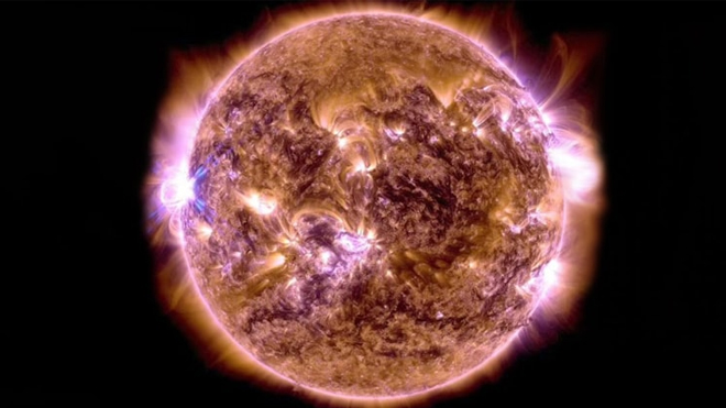 Yılbaşı gecesi Güneş'te son 6 yılın en güçlü enerji patlamasını tespit etti.